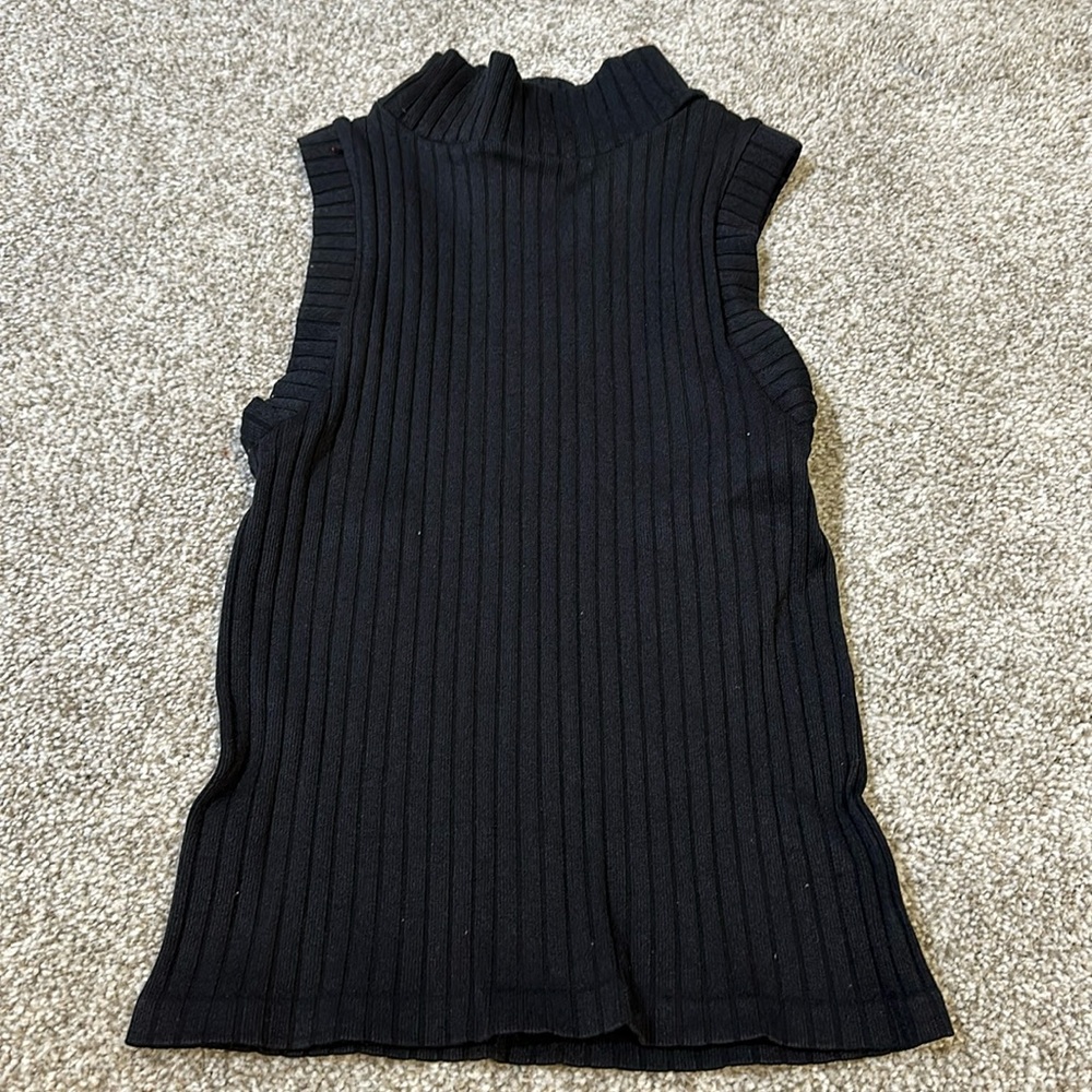 Black sleeveless shirt